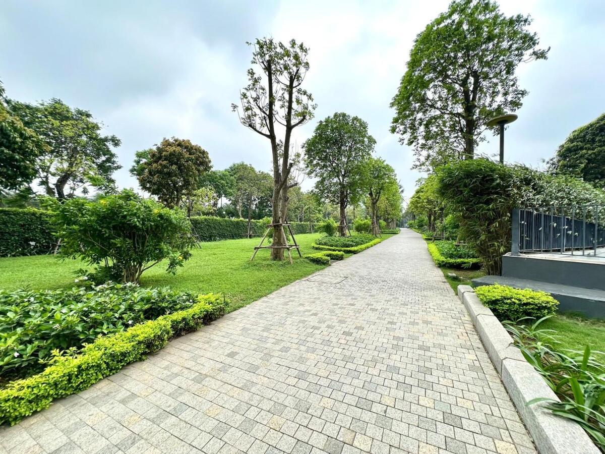 Deluxe In Vinhomes Bay With Swimming Pools, Gym And Outdoor Sports Apartment *