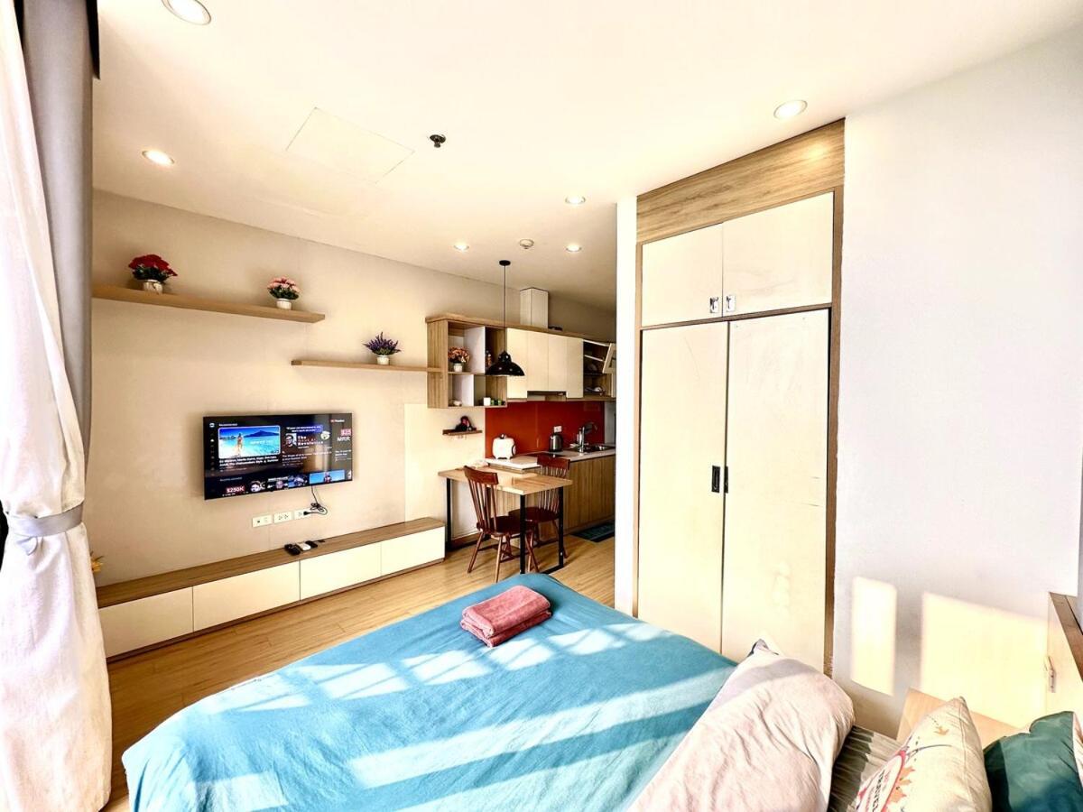 Căn hộ Deluxe In Vinhomes Bay With Swimming Pools, Gym And Outdoor Sports