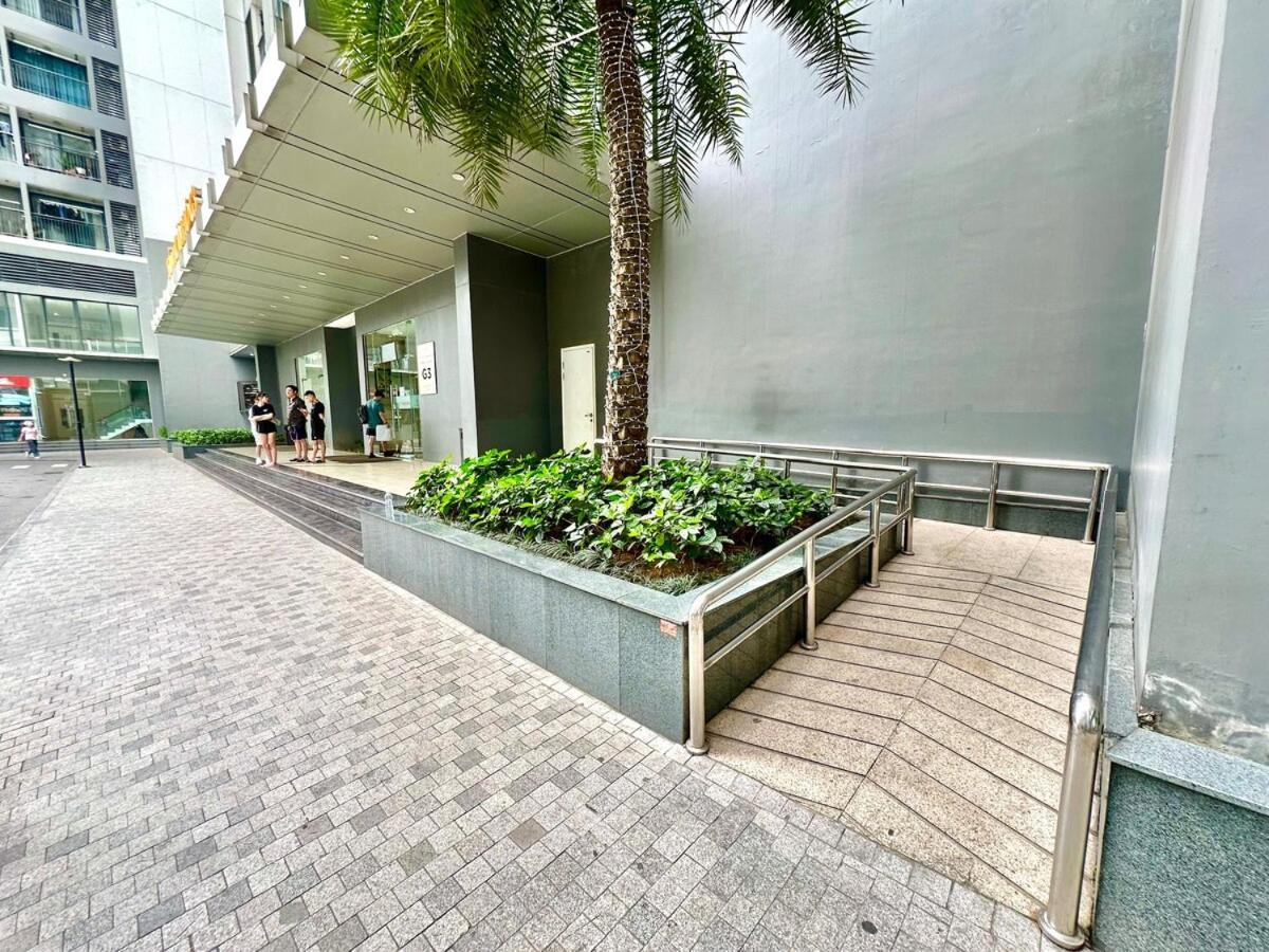 Căn hộ Deluxe In Vinhomes Bay With Swimming Pools, Gym And Outdoor Sports