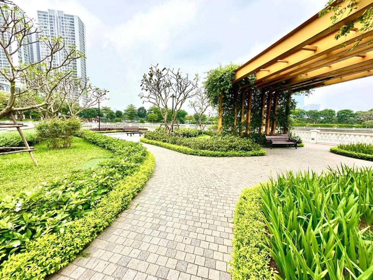 Deluxe In Vinhomes Bay With Swimming Pools, Gym And Outdoor Sports * Hà Nội