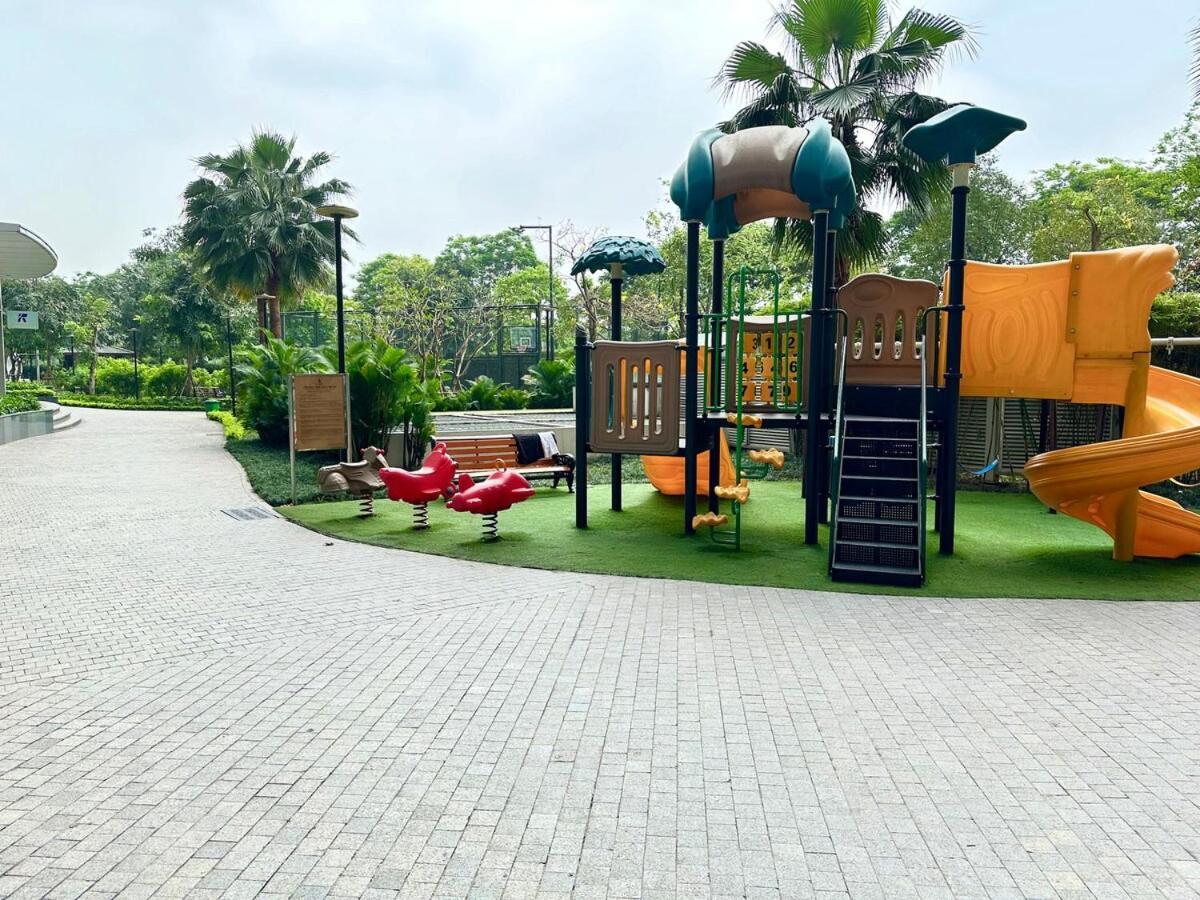 Căn hộ Deluxe In Vinhomes Bay With Swimming Pools, Gym And Outdoor Sports *