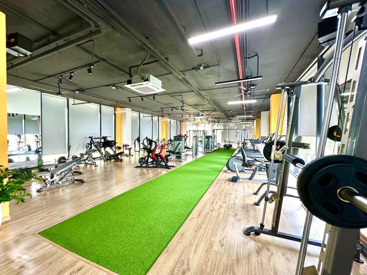 Deluxe In Vinhomes Bay With Swimming Pools, Gym And Outdoor Sports *