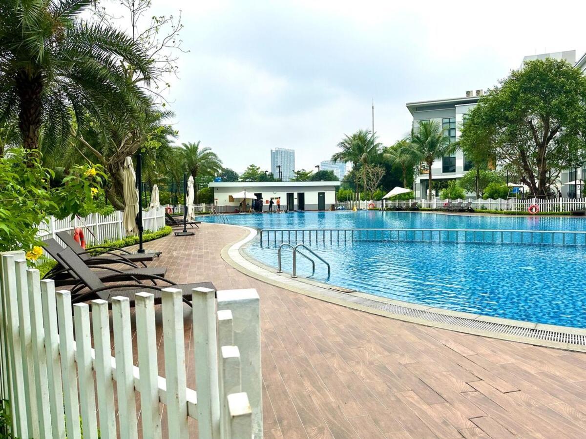 Deluxe In Vinhomes Bay With Swimming Pools, Gym And Outdoor Sports Căn hộ