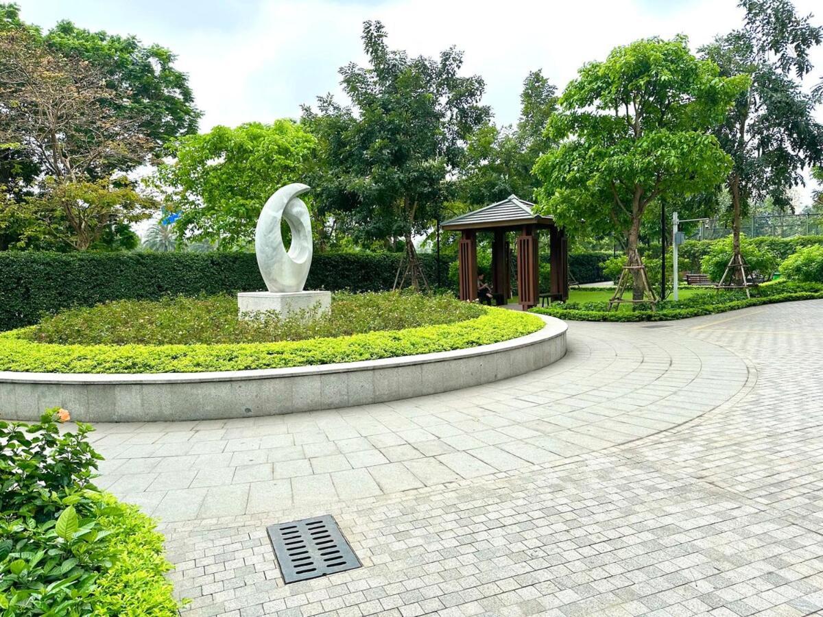 Căn hộ Deluxe In Vinhomes Bay With Swimming Pools, Gym And Outdoor Sports