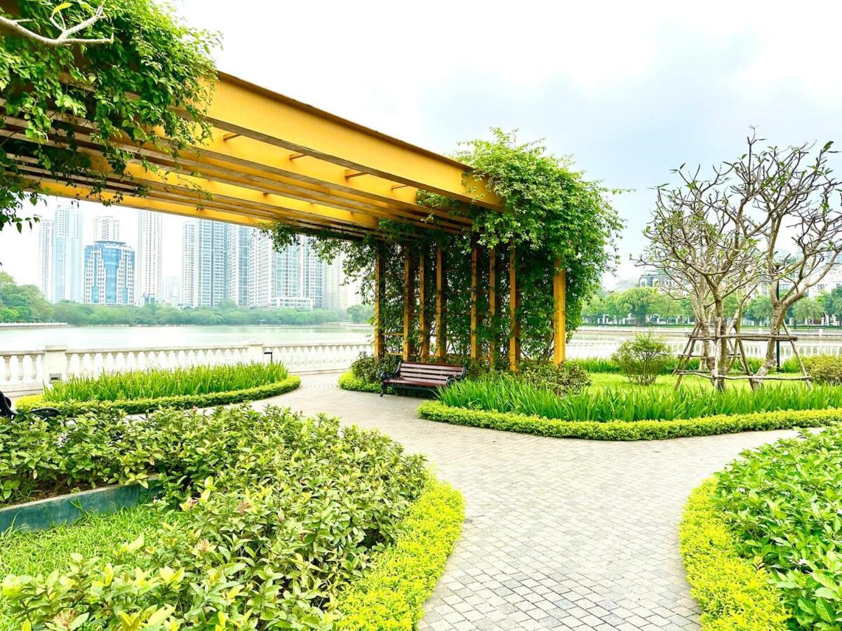 Deluxe In Vinhomes Bay With Swimming Pools, Gym And Outdoor Sports Căn hộ